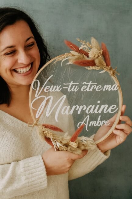 Cercle de fleurs séchées personnalisé pour demande de marraine