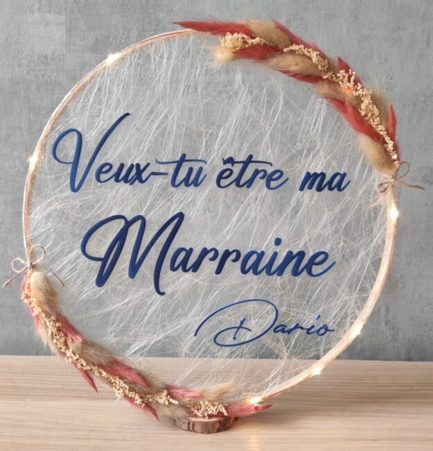Planche à Découper Bambou Gravée – Modèle “La Marraine” Avec Motif Hérisson – Cadeau Cuisine Original Pour Femme